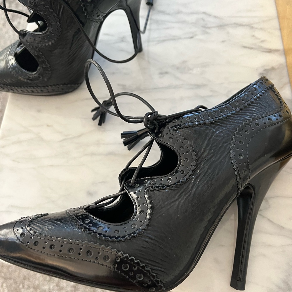 New without tags Tory Burch black heels size 6.